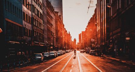 時間總在走,人心總是在變