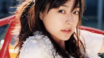 25歲在讀研究生的宅男，與33歲足療發廊妹的一段情緣故事